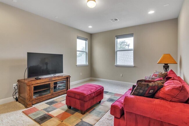 Building Photo - 7100 Trissino Dr