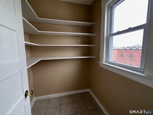 Building Photo - 22-24-24 Bushnell St