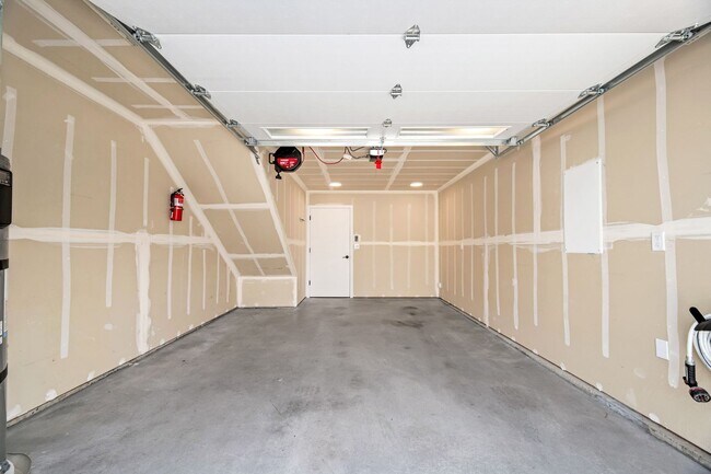 Building Photo - Delridge Townhome