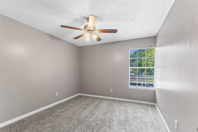 Building Photo - 5718 Upper Lake Dr