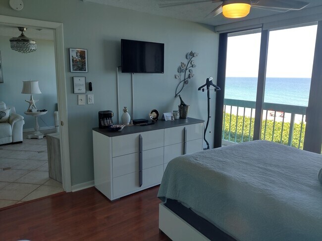 Building Photo - 9940 S Ocean Dr
