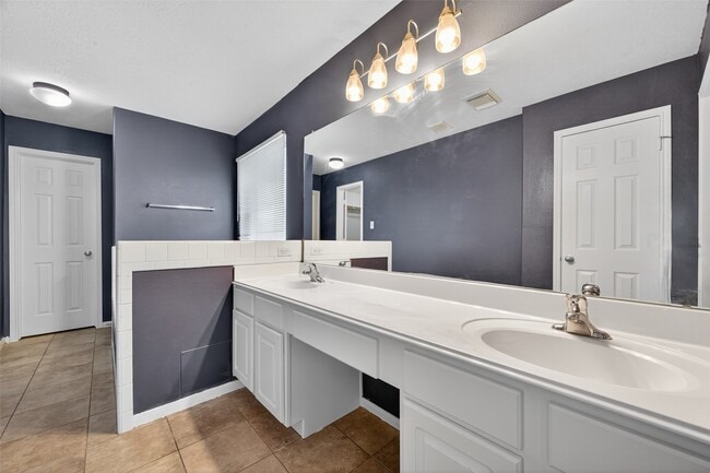 Building Photo - 5411 Losoya Ct