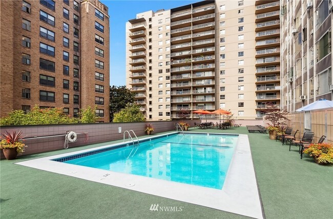 Building Photo - Light & bright view 1 bed 1 bath condo First Hill