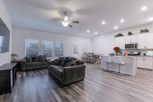 Building Photo - 2115 Clarion Dr