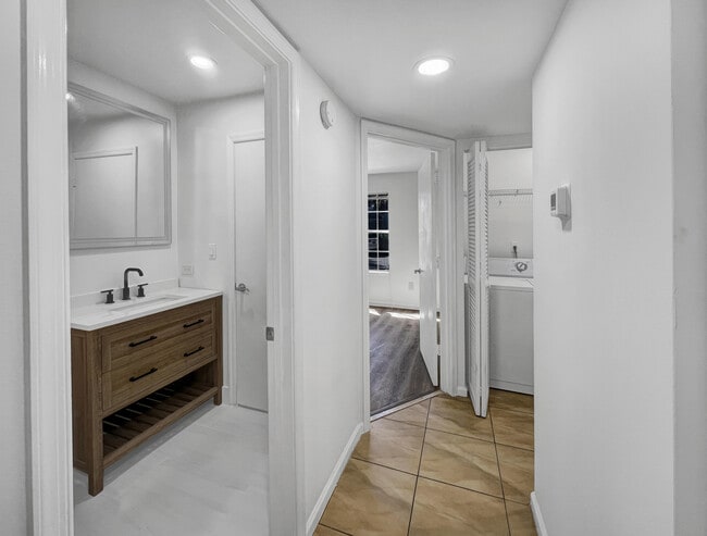 Building Photo - 1050 Crystal Way