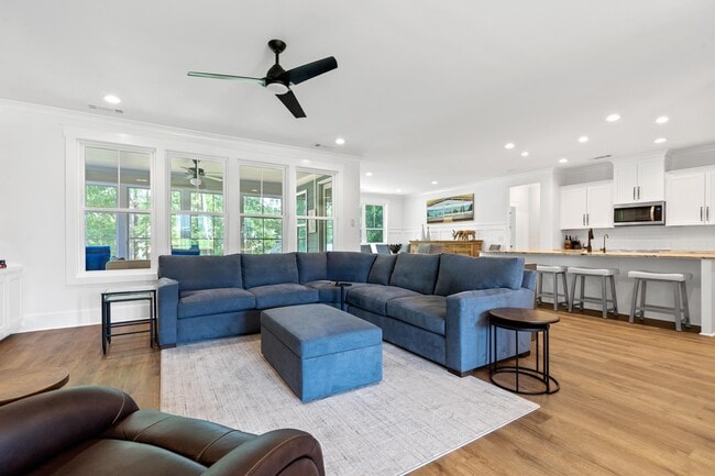 Building Photo - 1100 Hidden Hills Cir