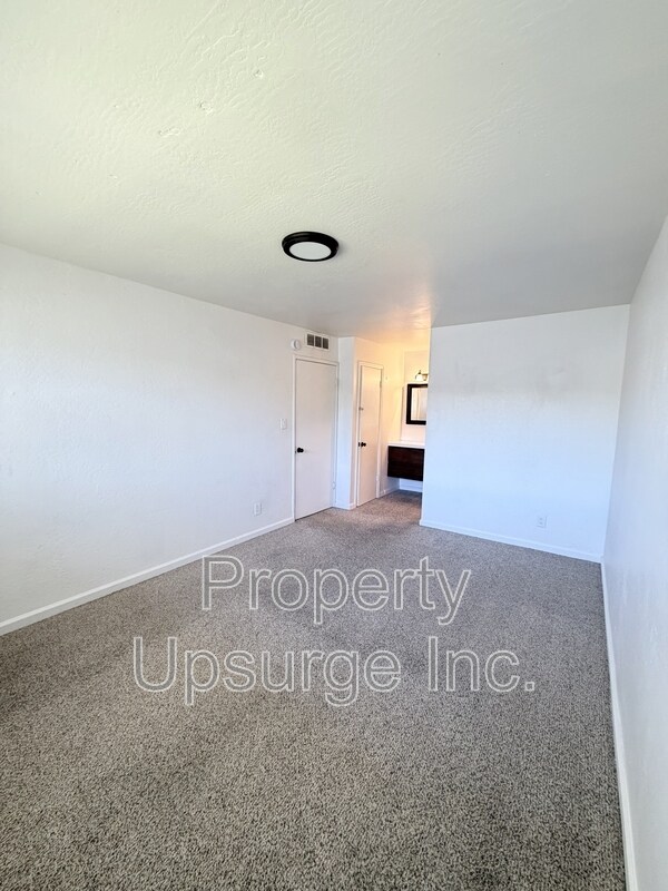 Building Photo - 330 Bird St