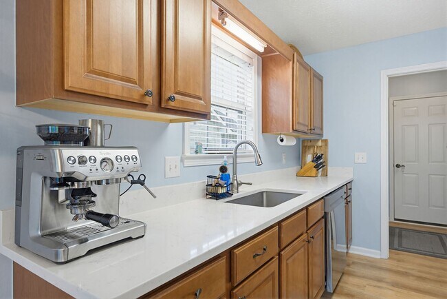 Building Photo - Beautiful home in The Neighborhoods of Holly Ridge