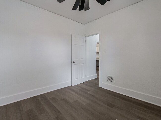 Building Photo - AVAILABLE NOW! SECTION 8 APPROVED! Charming 3-Bedroom Home in Warren!