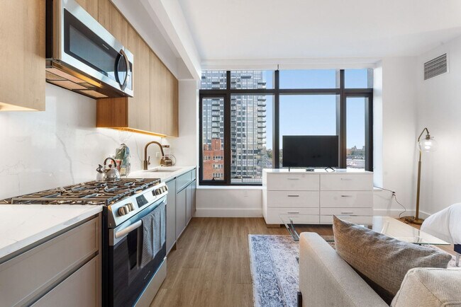 Building Photo - 2230 Cropsey Ave