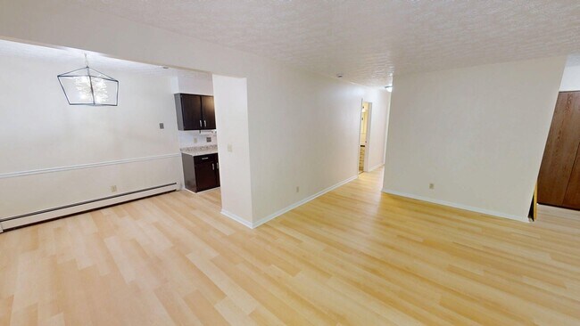 Building Photo - Excellent Location! Canfield, 2 Bedroom Re...