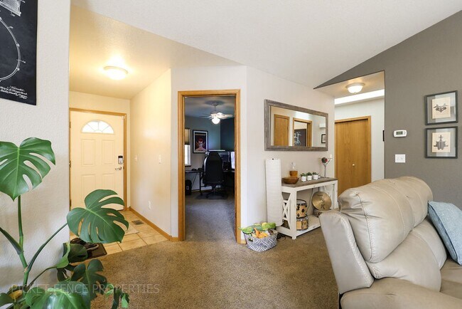 Building Photo - 5 Bedroom, Beautiful Home in Loveland!