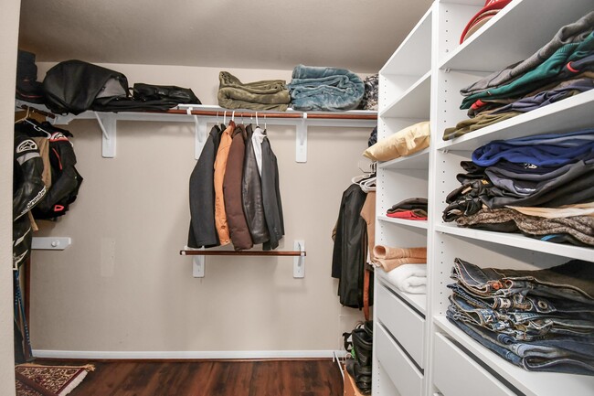 Building Photo - 2202 Waterford Park St