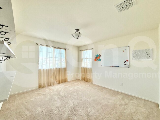 Building Photo - 218 N 109th Dr