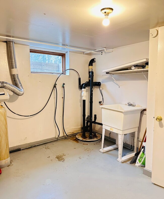 Building Photo - North Pole Home for Rent – 2BR, 1.5BA, Det...
