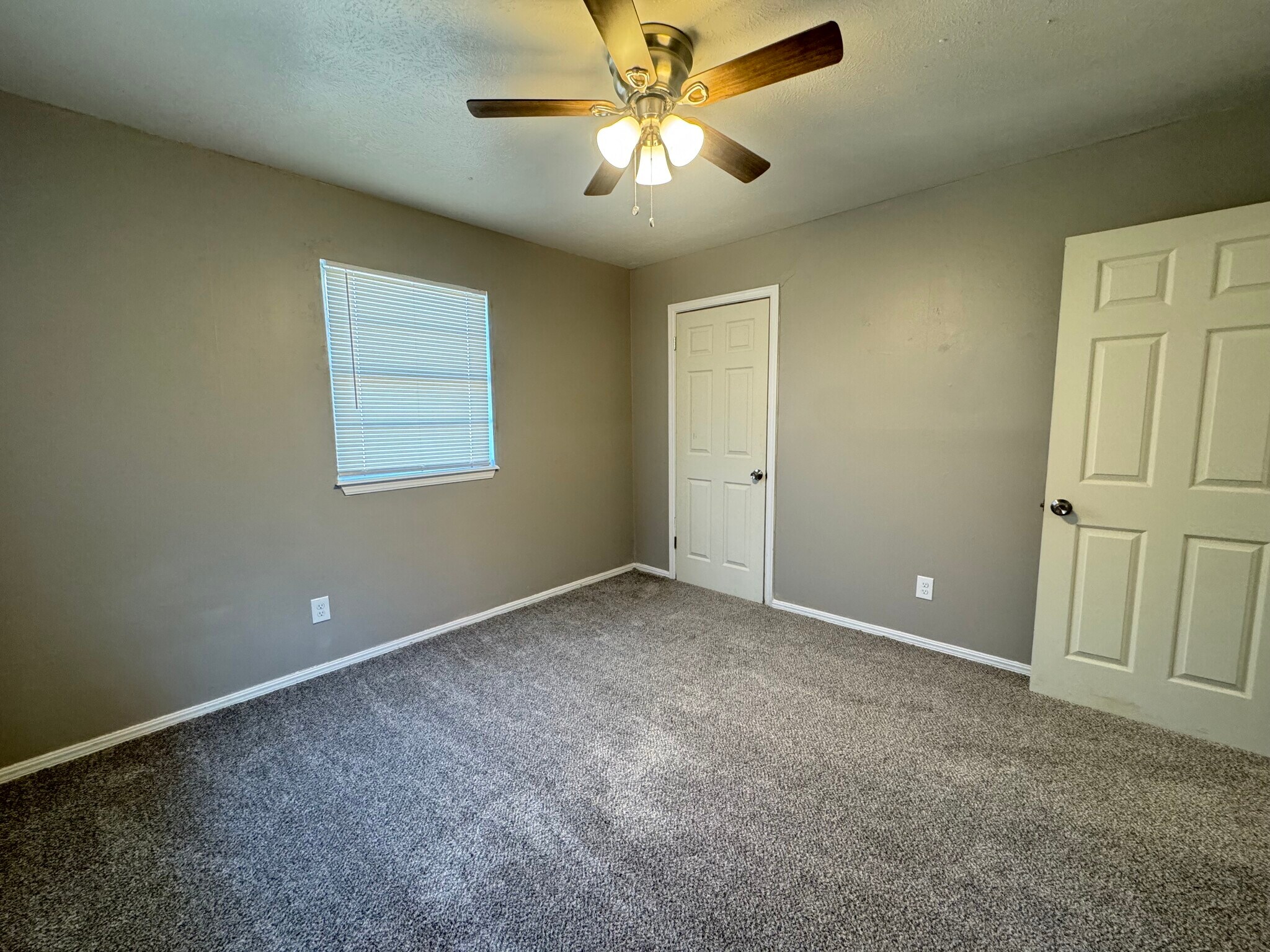 Building Photo - 9111 N Walker Ave