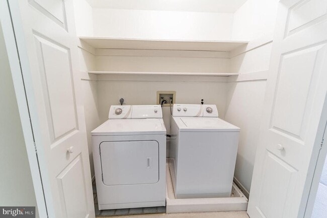 Building Photo - 10 Liberte Ln