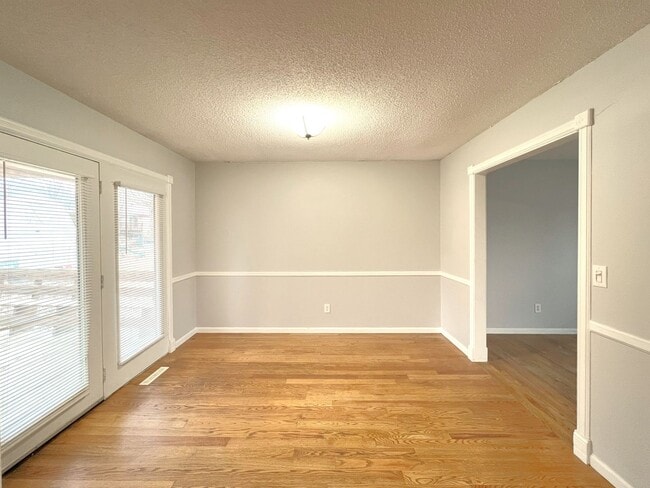 Building Photo - SEE IT NOW:Bright 3-Bed Home with Spacious Layout & Natural Light!