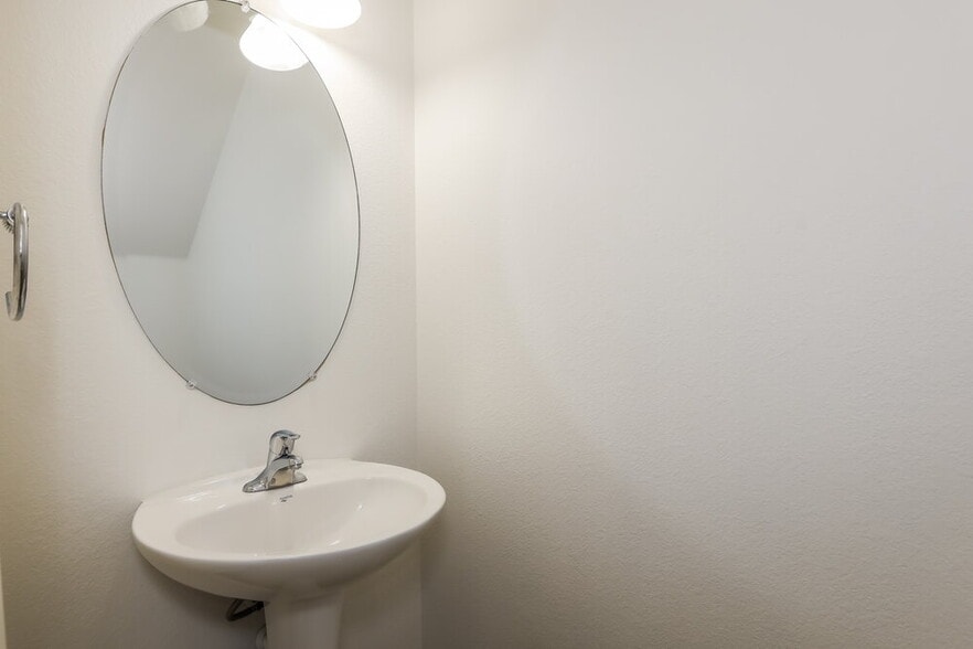 Building Photo - 4393 W Crescent Rd