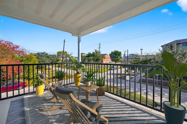 Building Photo - 2202 Hutchins St