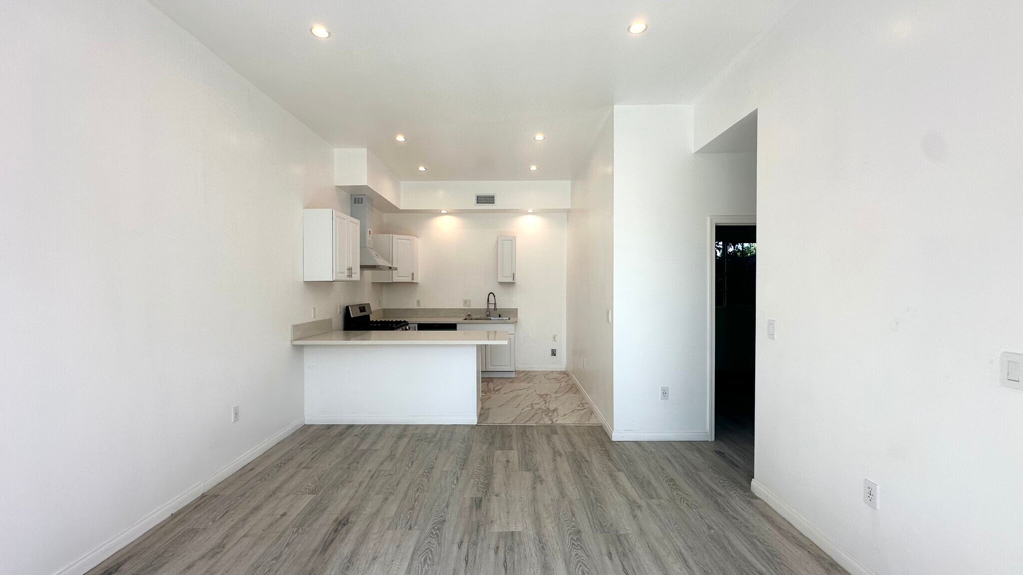 Building Photo - 16023 Wyandotte St