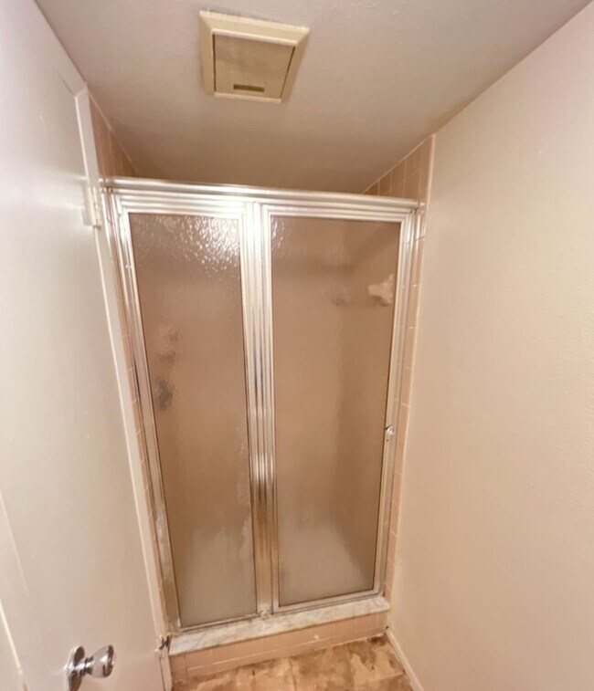 Building Photo - 2/2 Upstairs Silver Downs Condo in Silver ...