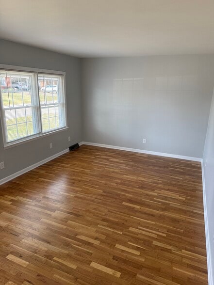 Building Photo - 1007 Harley St