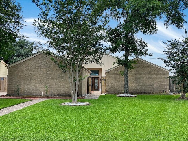 Building Photo - 2358 Binley Dr