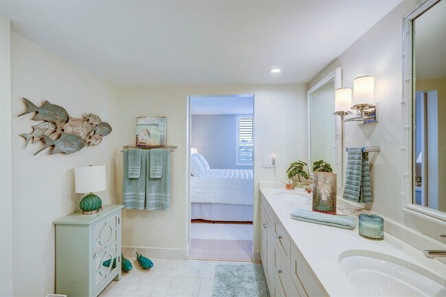 Building Photo - 5480 N Ocean Dr