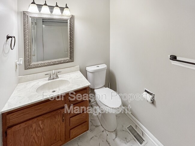 Building Photo - 1819 Elizabeth Ct