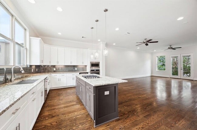 Building Photo - 1230 W 25th St