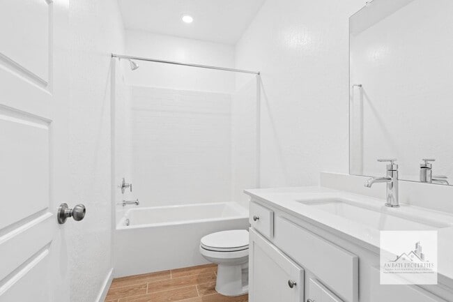 Building Photo - 1017 Springtime Ave