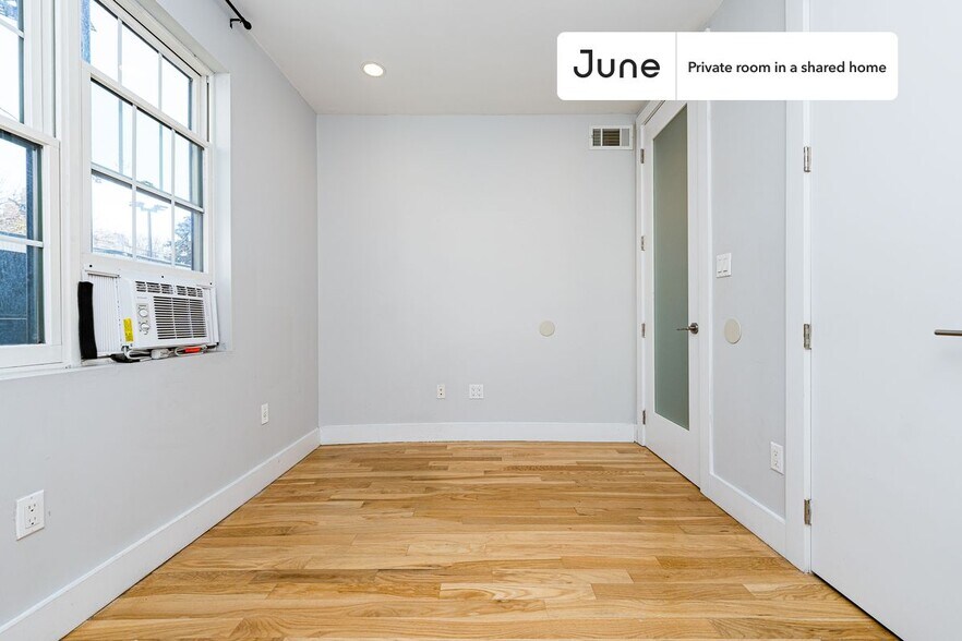 Building Photo - Room in Shared 3 bed/1 bath home