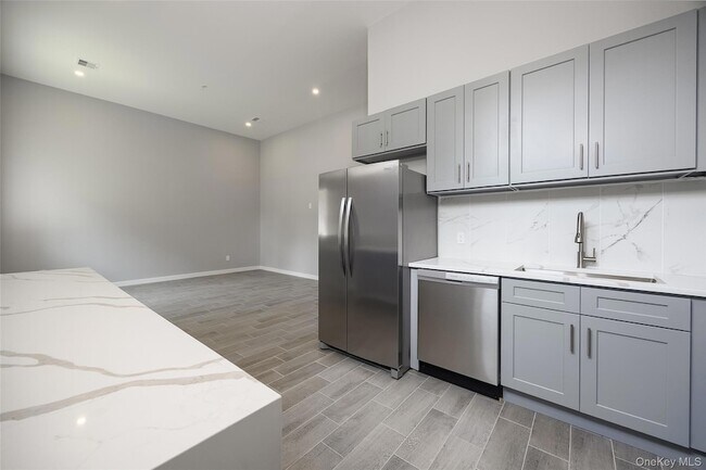 Building Photo - 126 Innis Ave