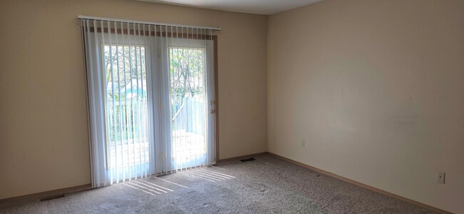 Building Photo - 3 Bedroom 2 Bathroom close to Missouri State University for $1295!