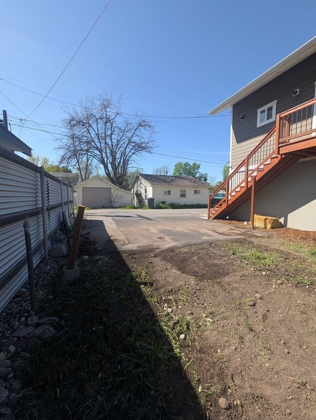 Building Photo - Modern One-Bedroom Above-Garage Apartment in Central Missoula