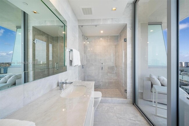 Building Photo - 18501 Collins Ave