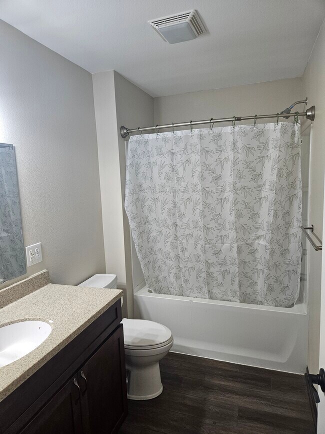 Building Photo - 1317 6th St