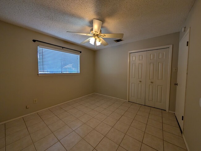 Building Photo - Location!! 1 Mile to Landa Park / Close to...
