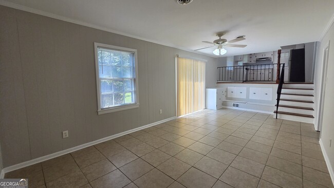 Building Photo - 715 Barnesdale Dr