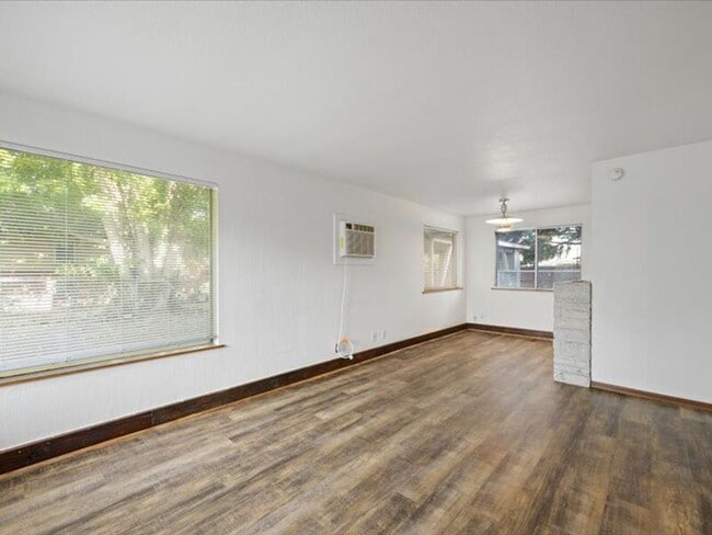 Building Photo - 2620 W Clearwater