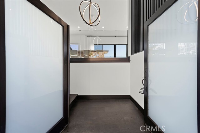 Building Photo - 685 Nyes Pl