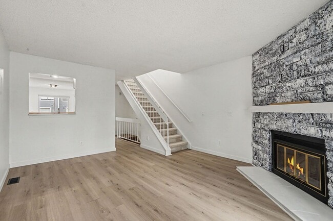 Building Photo - Spacious 2 Bed 2.5 Bath with a finished basement in the heart of Bear Creek
