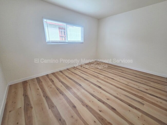 Building Photo - 3164 Pine Ave