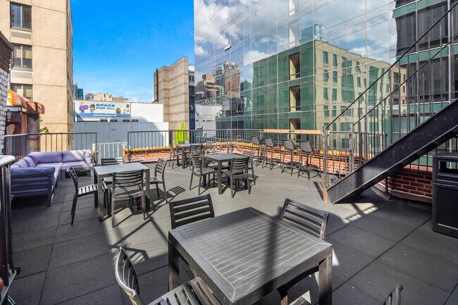 Building Photo - 4 York Ave