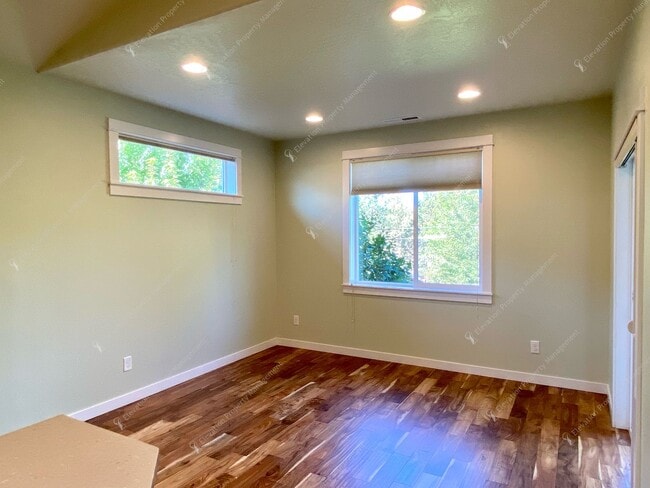 Building Photo - Bright, Spacious Home with Expansive Yard ...