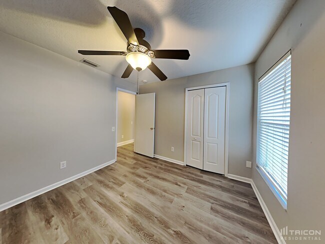 Building Photo - 10434 Soaring Eagle Dr