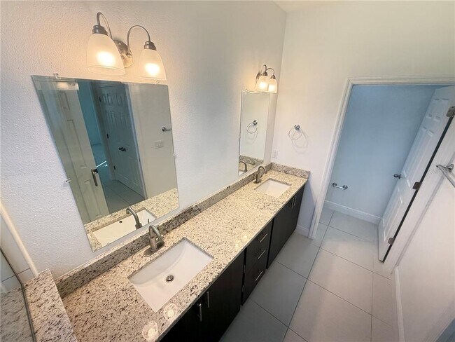 Building Photo - 2481 San Filippo Dr SE