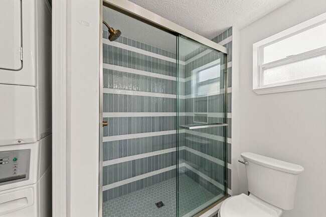 Building Photo - 169 Pompano St