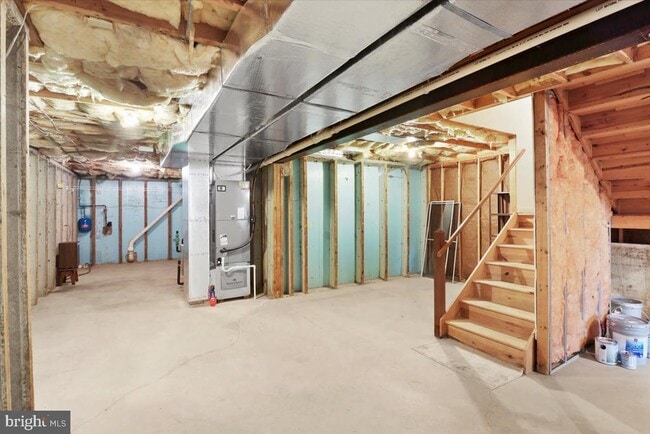 Building Photo - 10 Stable Dr